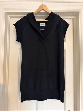 Juicy Women's Black Hooded Short-Sleeve Tunic Sweatshirt
